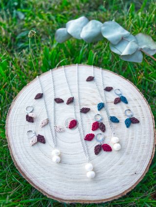 🍂 Limitovaná kolekce „S dechem přírody“ 🍂 Vznikla spontánně, bez rozmyslu, jen tak…náhrdelníky, náušnice, které spolu...