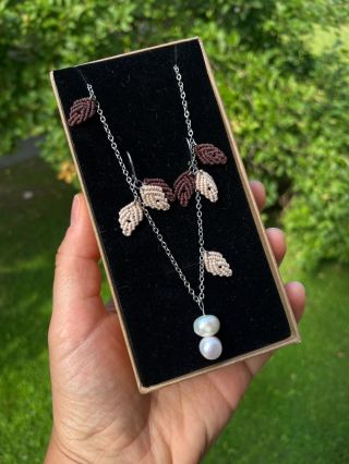 První sada s lístečky putovala již k mé oblíbené zákaznici.💋 Zvolila něžnou béžovou variantu. Láska na první pohled🍂...