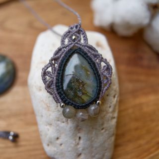 Amulet s labradoritem 🌑NOC 🌑 NOČNÍ OBLOHA s Labradoritem, korálky z nerezové oceli. Labradorit vnáší světlo do života. Je...